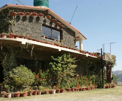 https://imgcld.yatra.com/ytimages/image/upload/t_hotel_yatra_city_desktop/v1432815284/Domestic Hotels/Hotels_Ramgarh/Cedar Lodge/exterior_2.jpg